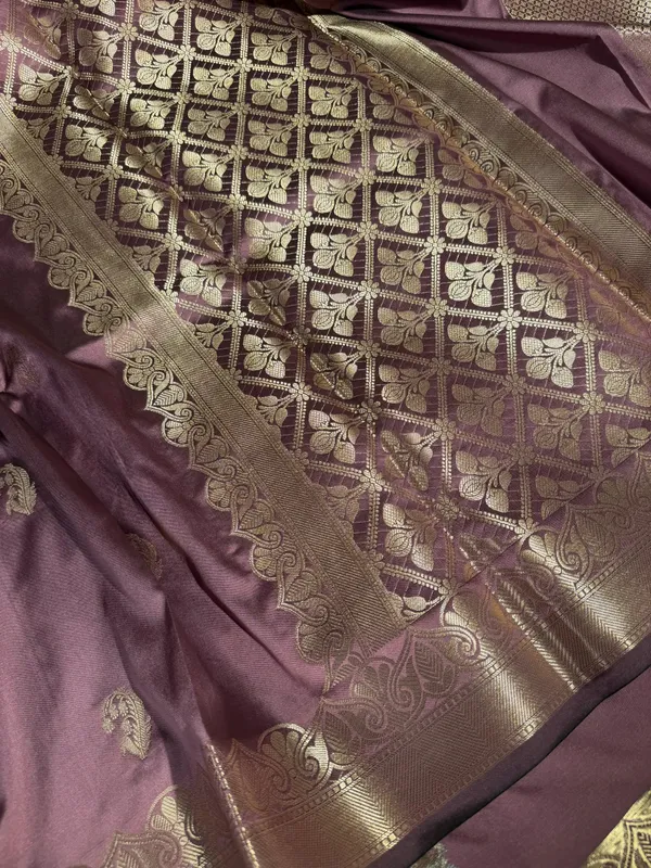 Dusty_shade_Traditional_Weave_Softsilk_Banarasi_Saree