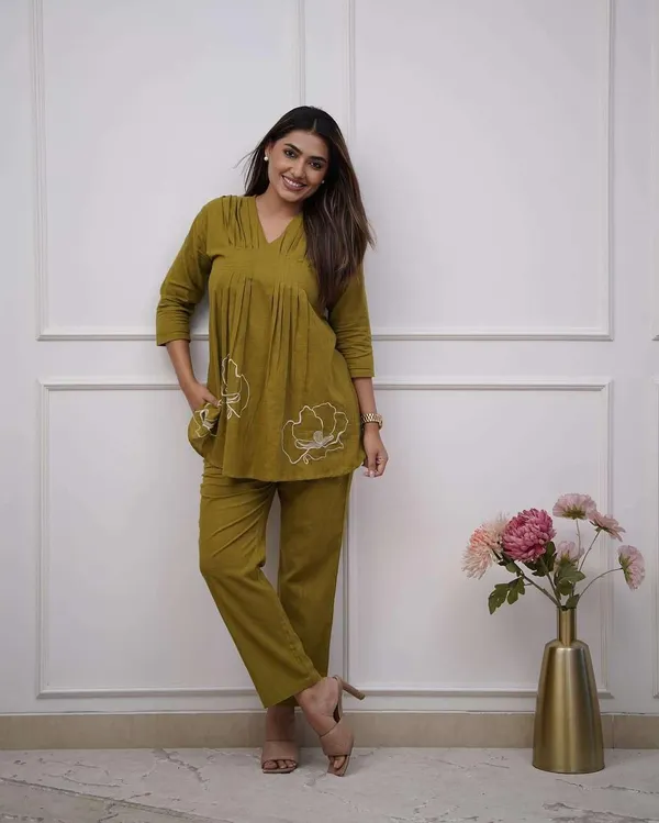 Mehndi_Cotton_Polyester_Anarkali_Kurti_With_Pant_Set_For_Women