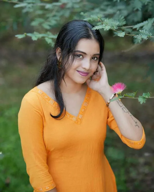 Yellow_Cotton__Polyester_V-Neck_Kurti_With_Pant_For_Women