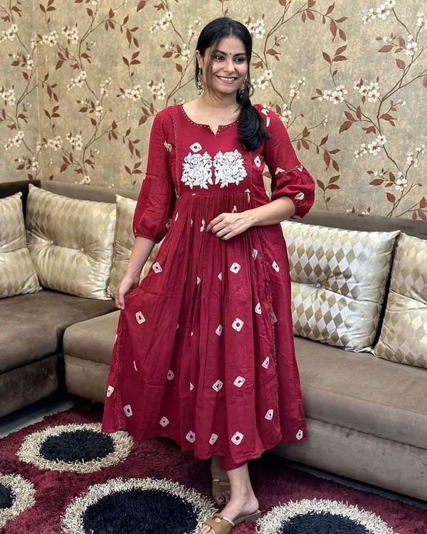 Maroon_Cotton_Polyester_Anarkali_Kurti_With_Pant_For_Women