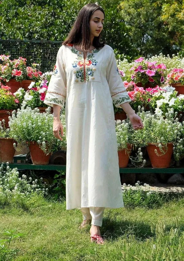 White_Cotton__Polyeste_Kurti_With_Pant_For_Women
