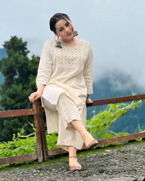 Cream_Cotton__Polyester_Kurti_With_Pant_For_Women