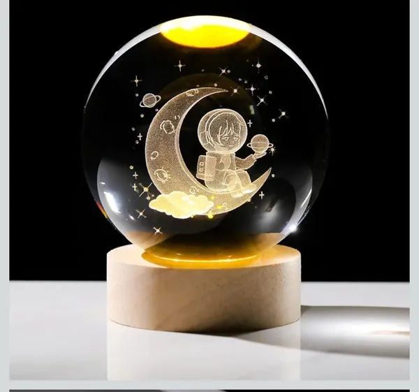 Crystal_Glass_Celestial_Astronaut_Moon_Decorative_Showpiece