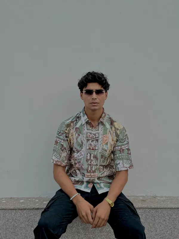Green_Abstract_Shirt_400_Aa0766