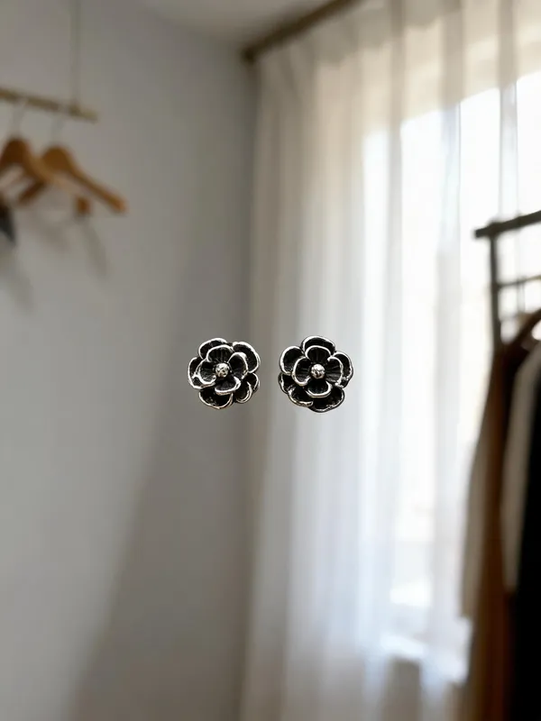 Black_Silver_Oxidised_Floral_Sterling_Stud_Earrings_For_Women