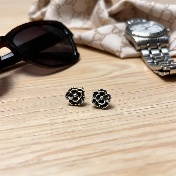 Black_Silver_Oxidised_Floral_Sterling_Stud_Earrings_For_Women