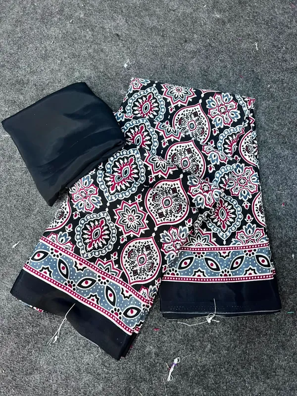 Printed_Bollywood_Crepe_Silk_Saree_(Black)_with_Printed__Pallu