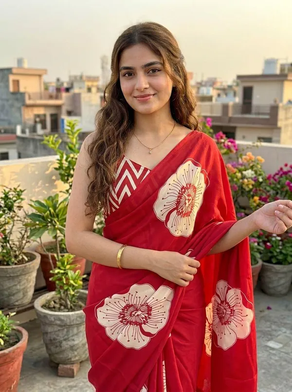 Floral_Print_Daily_Wear_Crepe_Silk_Tranding_Saree_Zig_Zag_Printed_Blouse