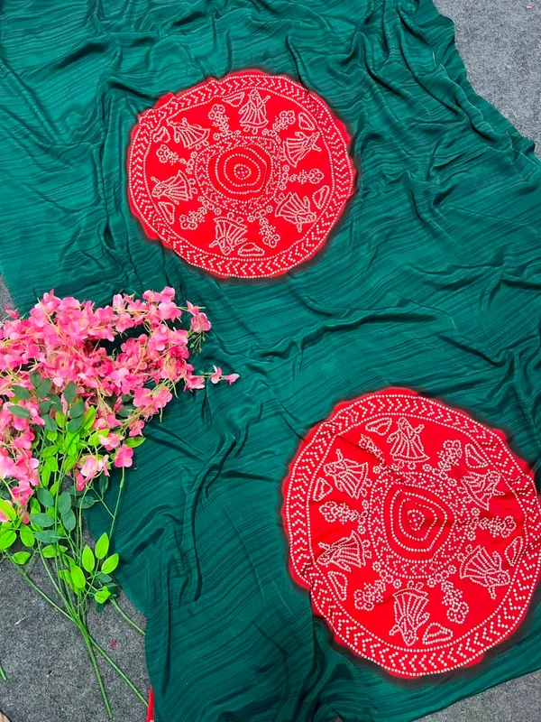 Pure_Crepe_Silk_Green_Saree_with_Banthani_Print_Blouse_And_Printed_pallu