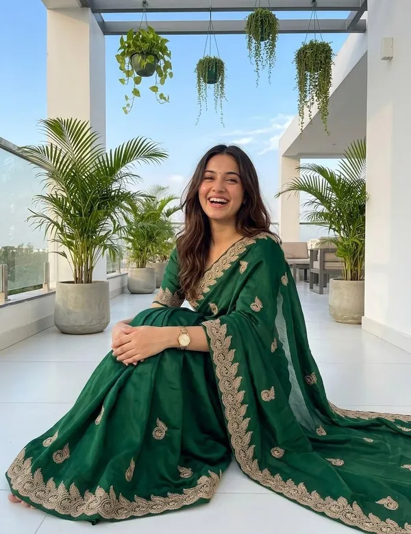Green_Georgette_Hand_Painted_And_Woven_And_Self_Design_Saree_For_Women