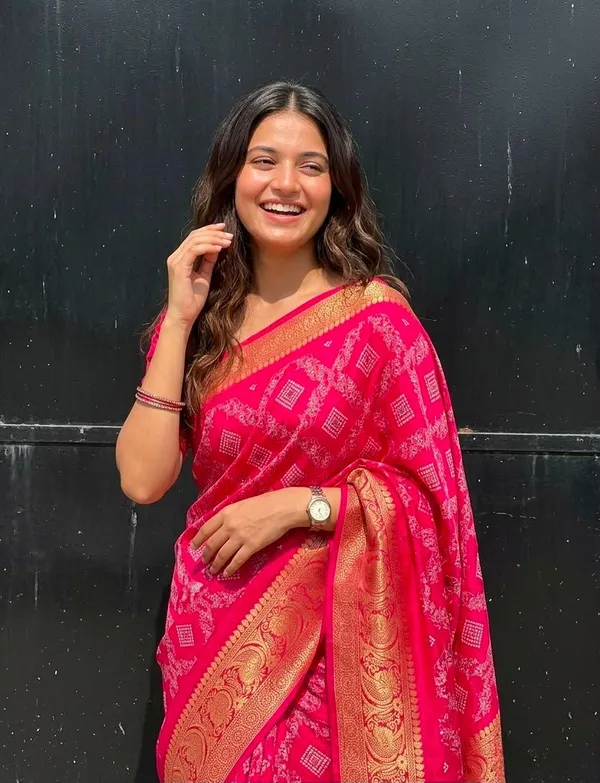 Printed,_Woven_Bandhani__Marsh_Mellow__Silk_Saree_(Pink)