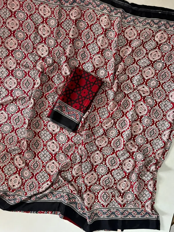 Red_Crepe_Printed_And_Floral_Print_And_Geometric_Print_Saree_For_Women