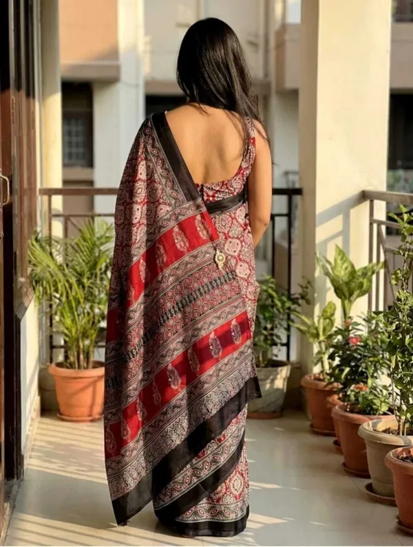 Red_Crepe_Printed_And_Floral_Print_And_Geometric_Print_Saree_For_Women