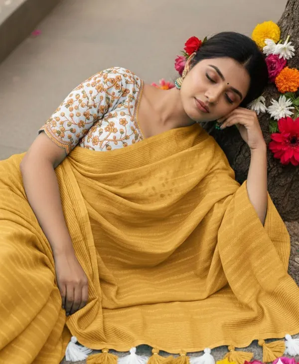 Embroidered_Bollywood_Georgette_Saree_(Yellow)