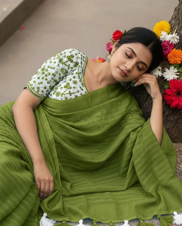 Embroidered_Bollywood_Georgette_Saree_(Green)