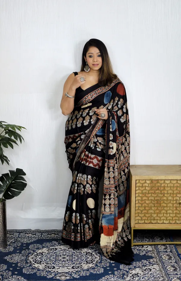 Printed_Kalamkari_Crepe_Saree_(Black)