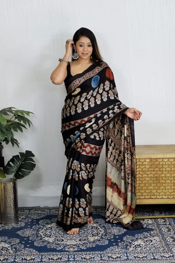 Printed_Kalamkari_Crepe_Saree_(Black)