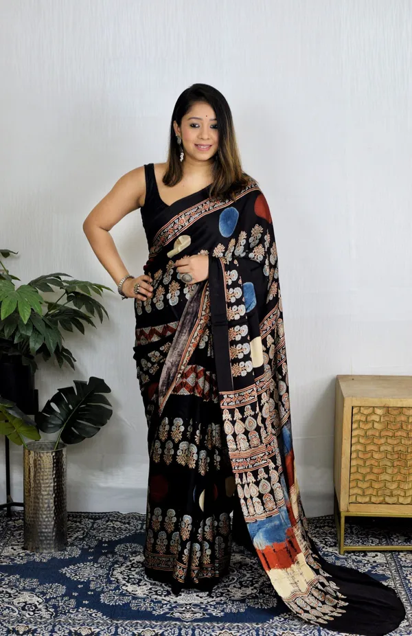Printed_Kalamkari_Crepe_Saree_(Black)