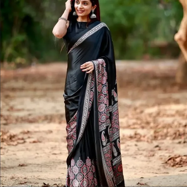 Printed_Daily_Wear_Crepe_Saree_(Black)