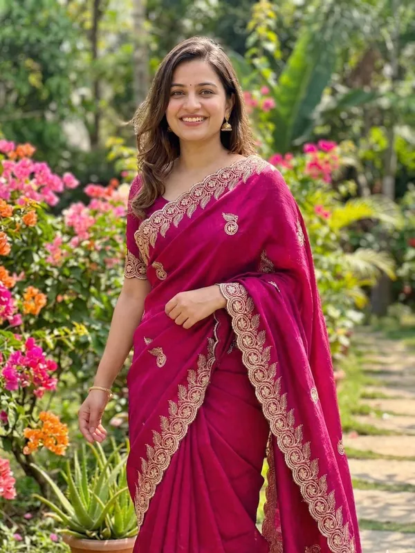 Embroidered_Bollywood_Georgette_Saree_(Pink)