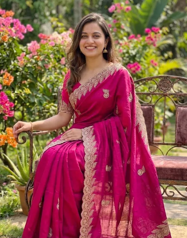 Embroidered_Bollywood_Georgette_Saree_(Pink)