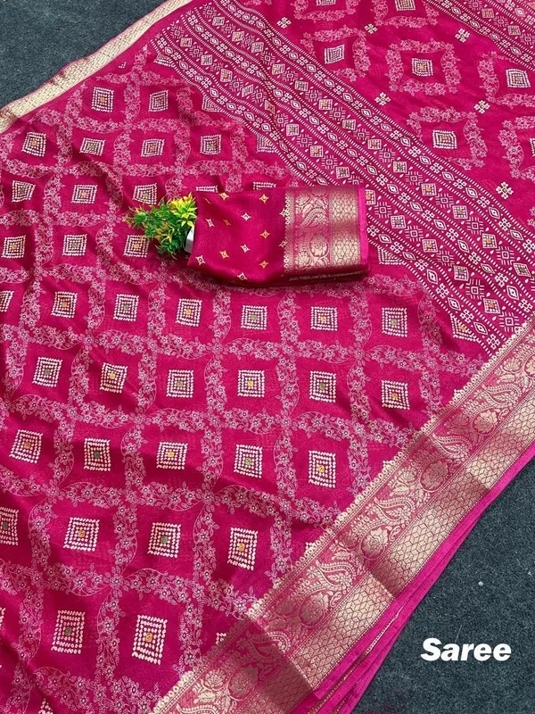 Printed_Bollywood_Chiffon_Saree_(Pink)
