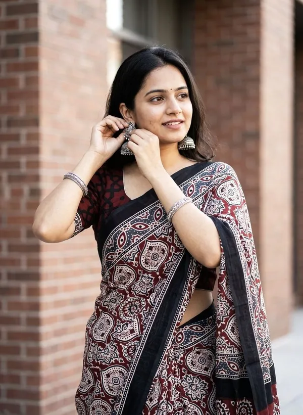 Printed_Bollywood_Crepe_Saree_(Black)