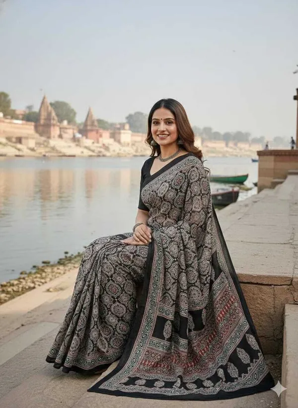 Printed_Bollywood_Crepe_Silk_Saree_(Black)_with_Printed__Pallu
