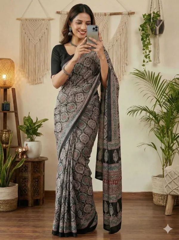Printed_Bollywood_Crepe_Saree_(Black)