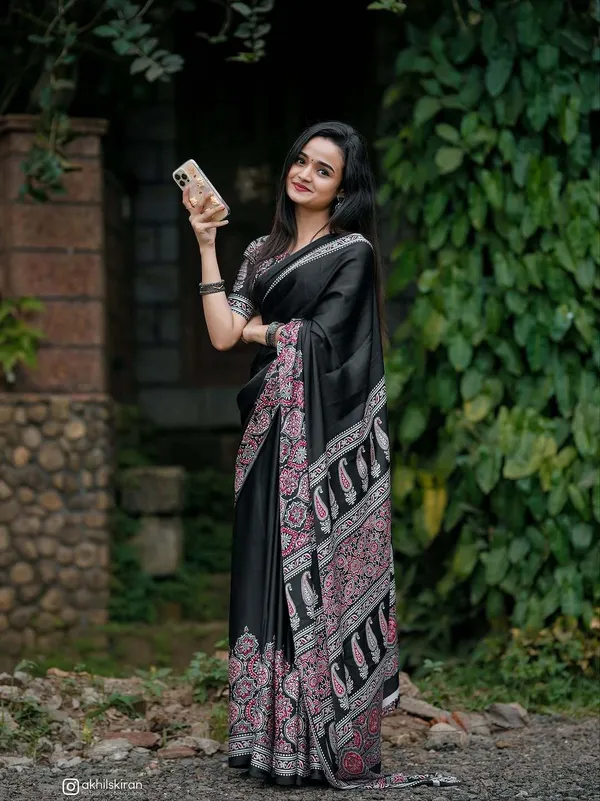 Printed_Daily_Wear_Crepe_Saree_(Multicolor)