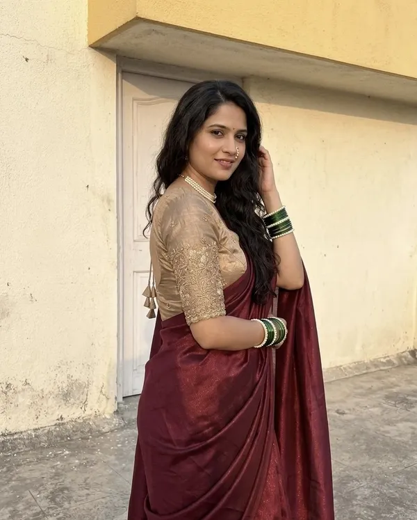 Solid/Plain_Bollywood_Georgette_Saree_(Maroon)