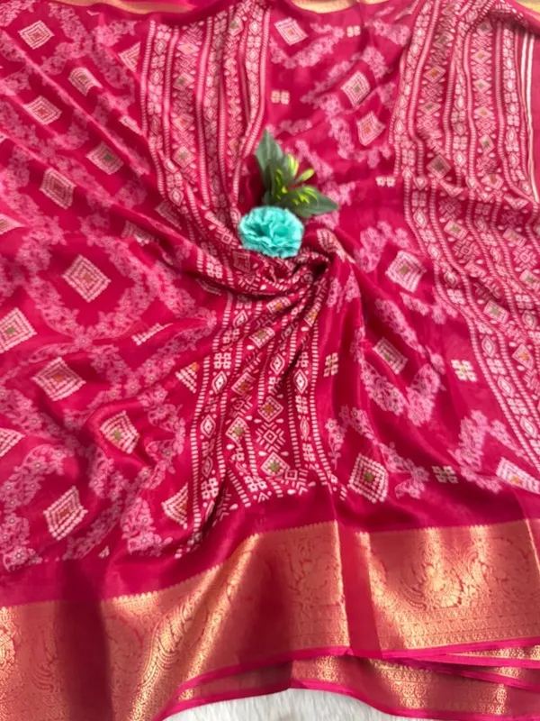 Printed,_Woven_Bandhani_Pure_Silk_Saree_(Pink)