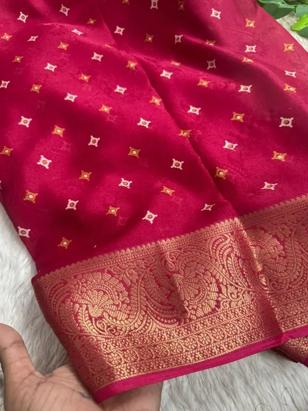 Printed,_Woven_Bandhani_Pure_Silk_Saree_(Pink)