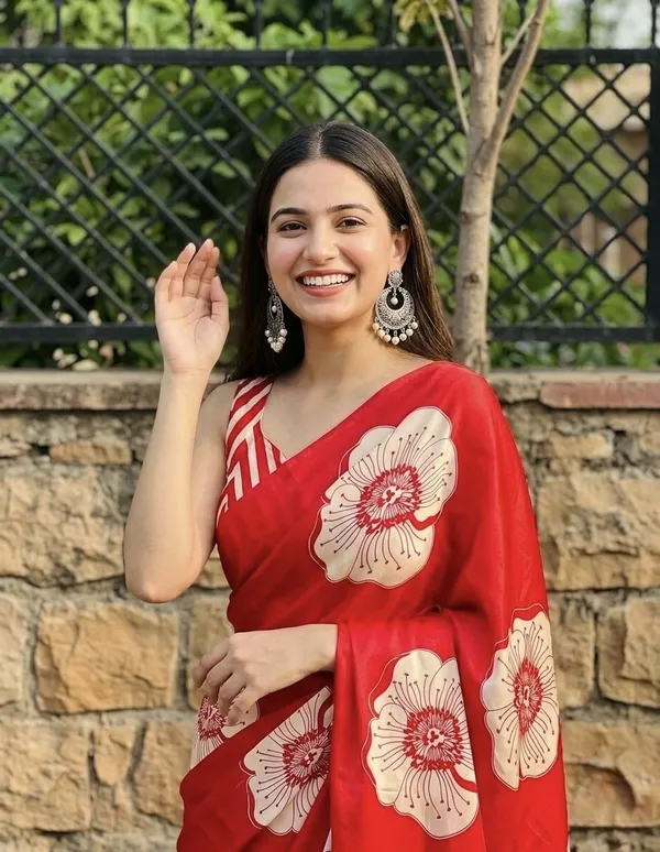 Floral_Print,_Printed_Daily_Wear_Crepe_Saree_(Red)