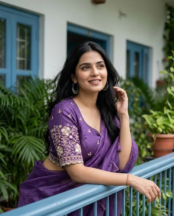 Embroidered_Bollywood_Georgette_Saree_(Purple)