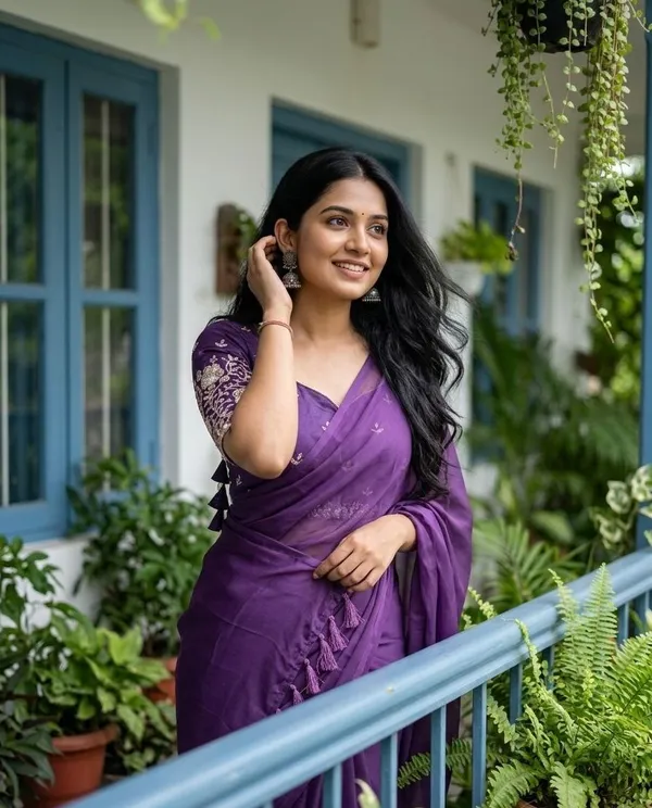 Embroidered_Bollywood_Georgette_Saree_(Purple)