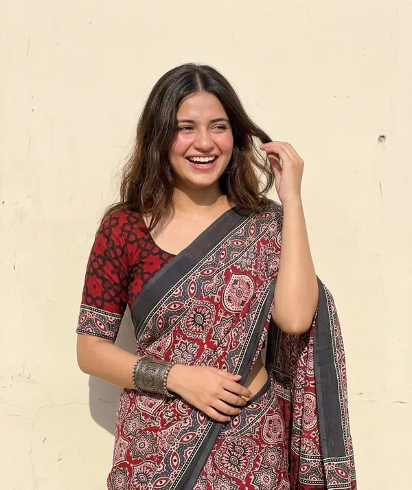 Pure_Bandhani_Crepe_Silk_Saree_With_Printed_Unstiched_Blouse_And_Printed_Pallu