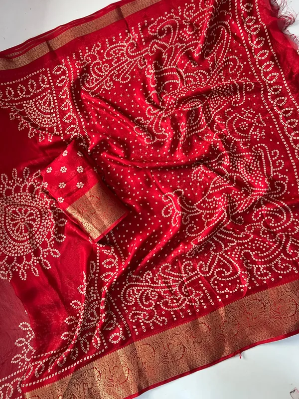 Floral_Print_Party_Wear_Pure_Marsh_mellow_Silk_Saree_with_Printed_Blouse