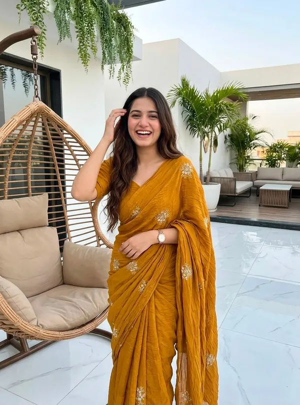 Soft_Crush_Silk_Embroidery_Dana_Cut_Work_Saree_With_Running_Blouse