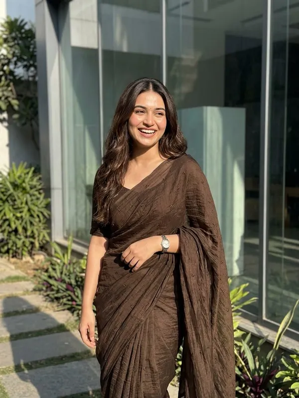 Tranding_Coffee_Crush_Soft_Fabric_Saree_With_All_Over_Beads_Butti_Work