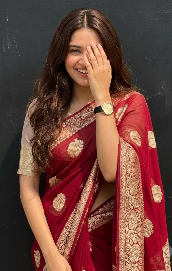 Tranding_Viscose_Georgette_saree_With_All_Over_Jari_Wewing_Work_And_Contrast_Blouse
