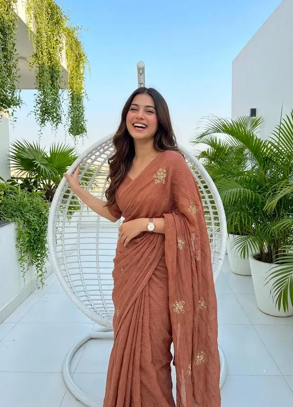 Tranding_Soft_Crush_Silk_Embroidery_Dana_Cut_Work_Saree_With_Running_Blouse