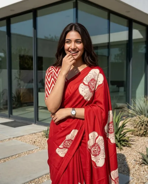 Floral_Print,_Geometric_Print_Daily_Wear_Crepe_Saree_with_Zig_Zag_Printed_Blouse_And_Running_Pallu