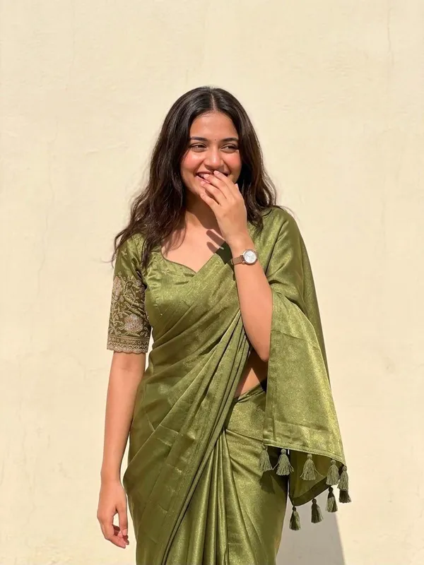Embroidered_Bollywood_Georgette_Saree_(Green)