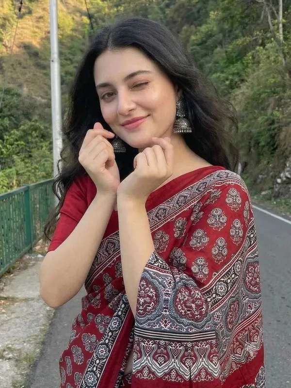 Red_Crepe_Printed_And_Floral_Print_And_Geometric_Print_Saree_For_Women