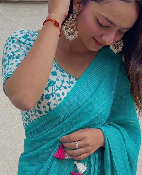 Blue_Chiffon_Striped_And_Self_Design_Saree_For_Women