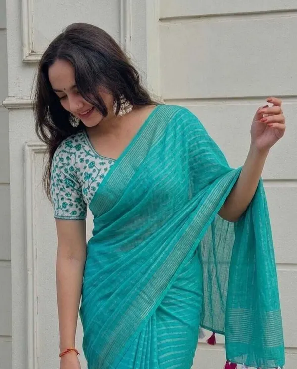 Blue_Chiffon_Striped_And_Self_Design_Saree_For_Women