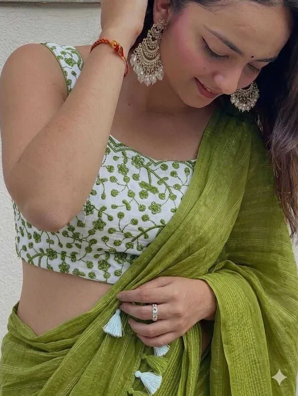 Green_Chiffon_Striped_And_Self_Design_Saree_For_Women