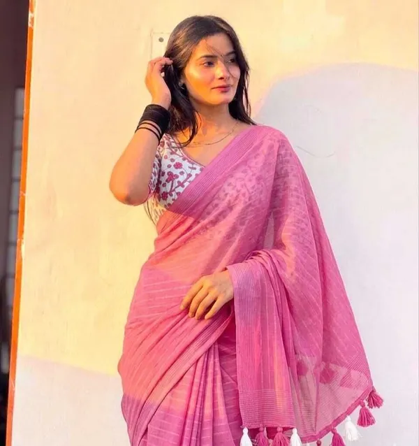 Pink_Chiffon_Striped_Saree_For_Women