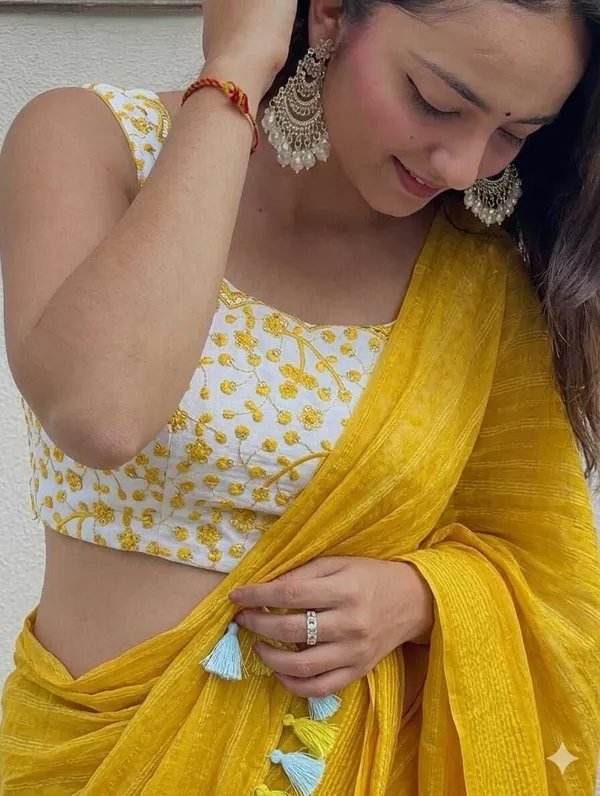 Yellow_Chiffon_Striped_And_Self_Design_Saree_For_Women